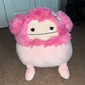 Squishmallow Big Foot - 14inch - Caparinne